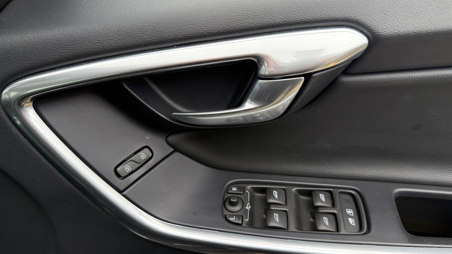 Used Volvo XC60 2016 for sale - 76786897: Photo 41