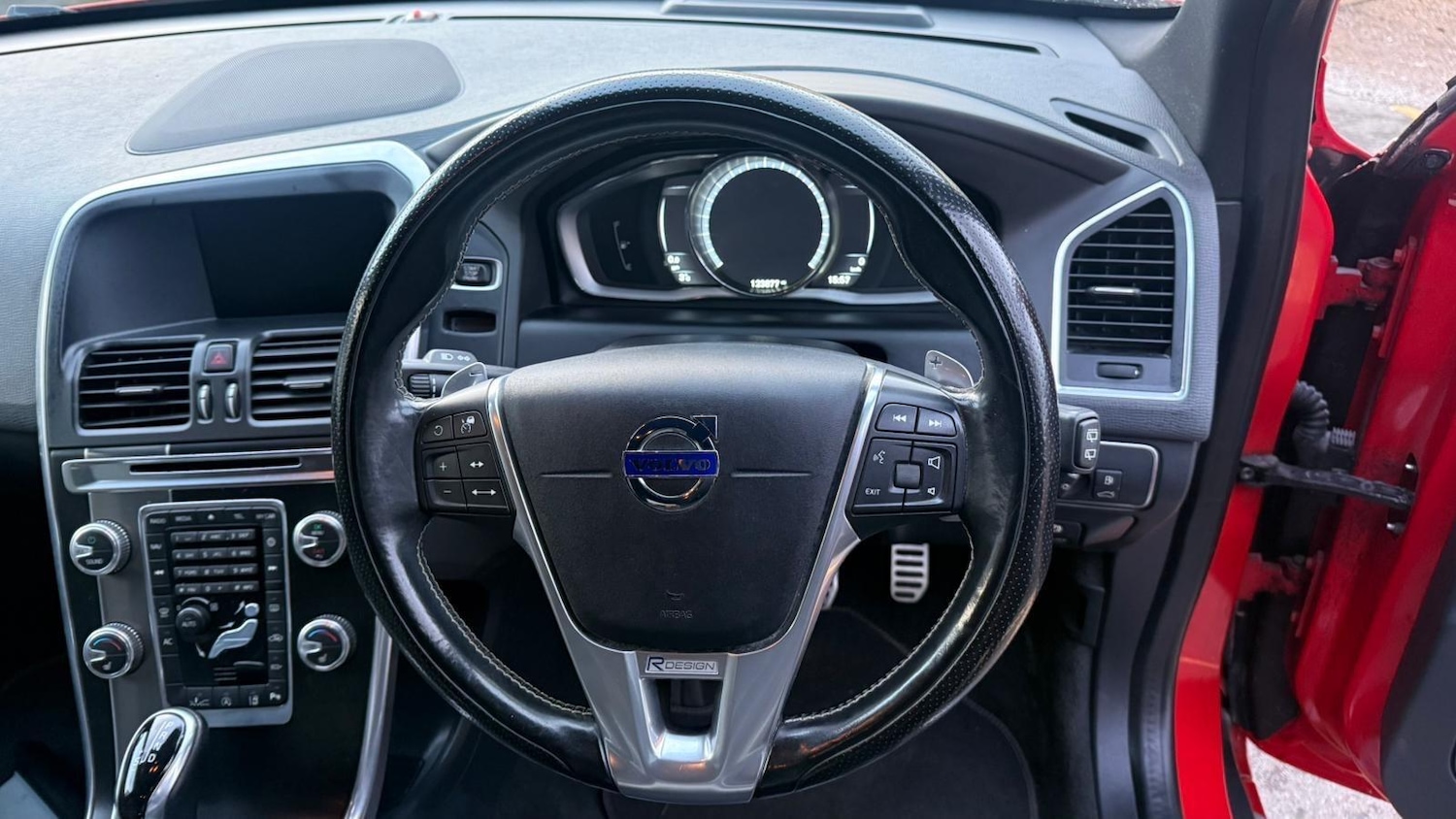 Used Volvo XC60 2014 for sale - 77202696: Photo 32