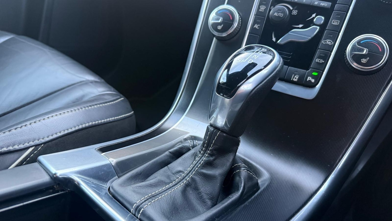 Used Volvo XC60 2014 for sale - 77202696: Photo 39