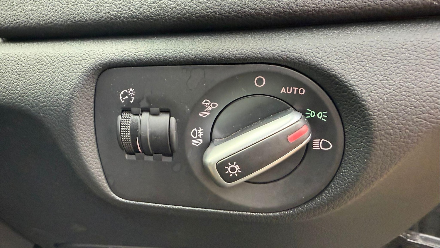 Used Audi Q3 2016 for sale - 76786689: Photo 45