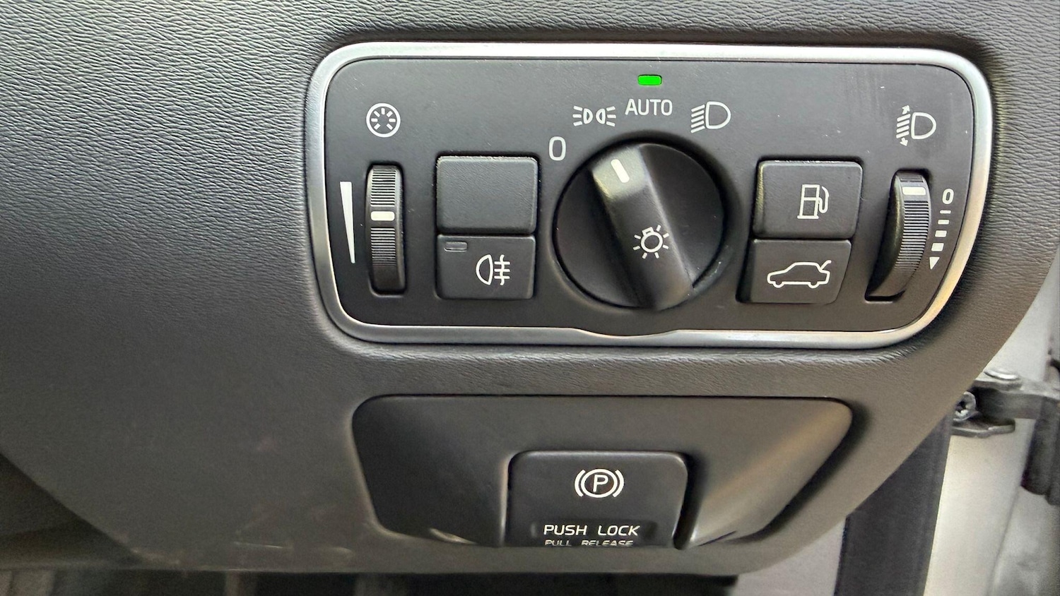 Used Volvo V70 2014 for sale - 77242403: Photo 41