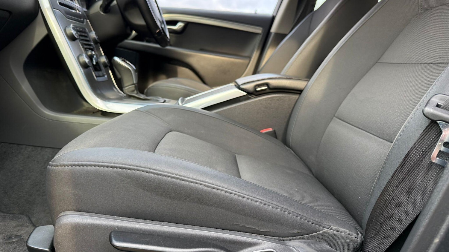 Used Volvo V70 2014 for sale - 77242403: Photo 43