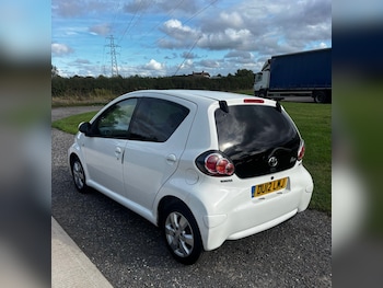 Used Toyota AYGO 2012 for sale - 76044764: Photo 4