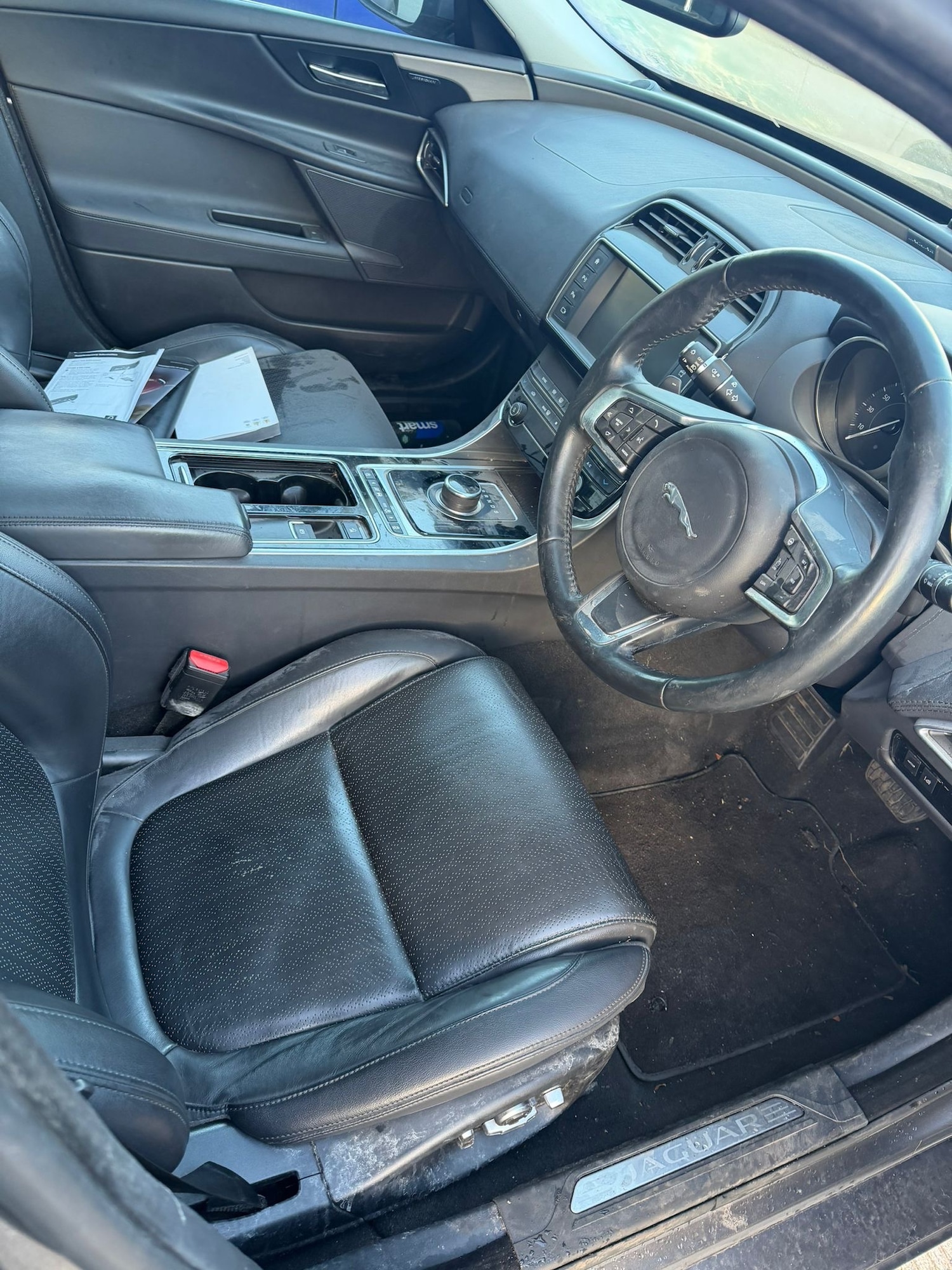 Used Jaguar XE 2017 for sale - 77106166: Photo 4