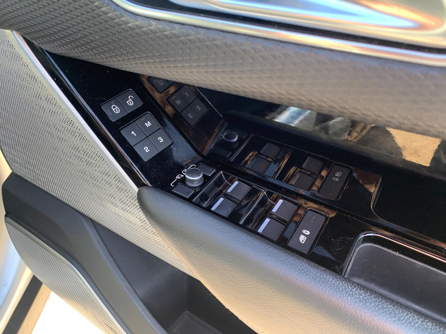 Used Land Rover Range Rover Velar 2018 for sale - 78008676: Photo 18