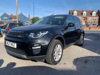 Used Land Rover Discovery Sport 2017 for sale - 79496960: Photo