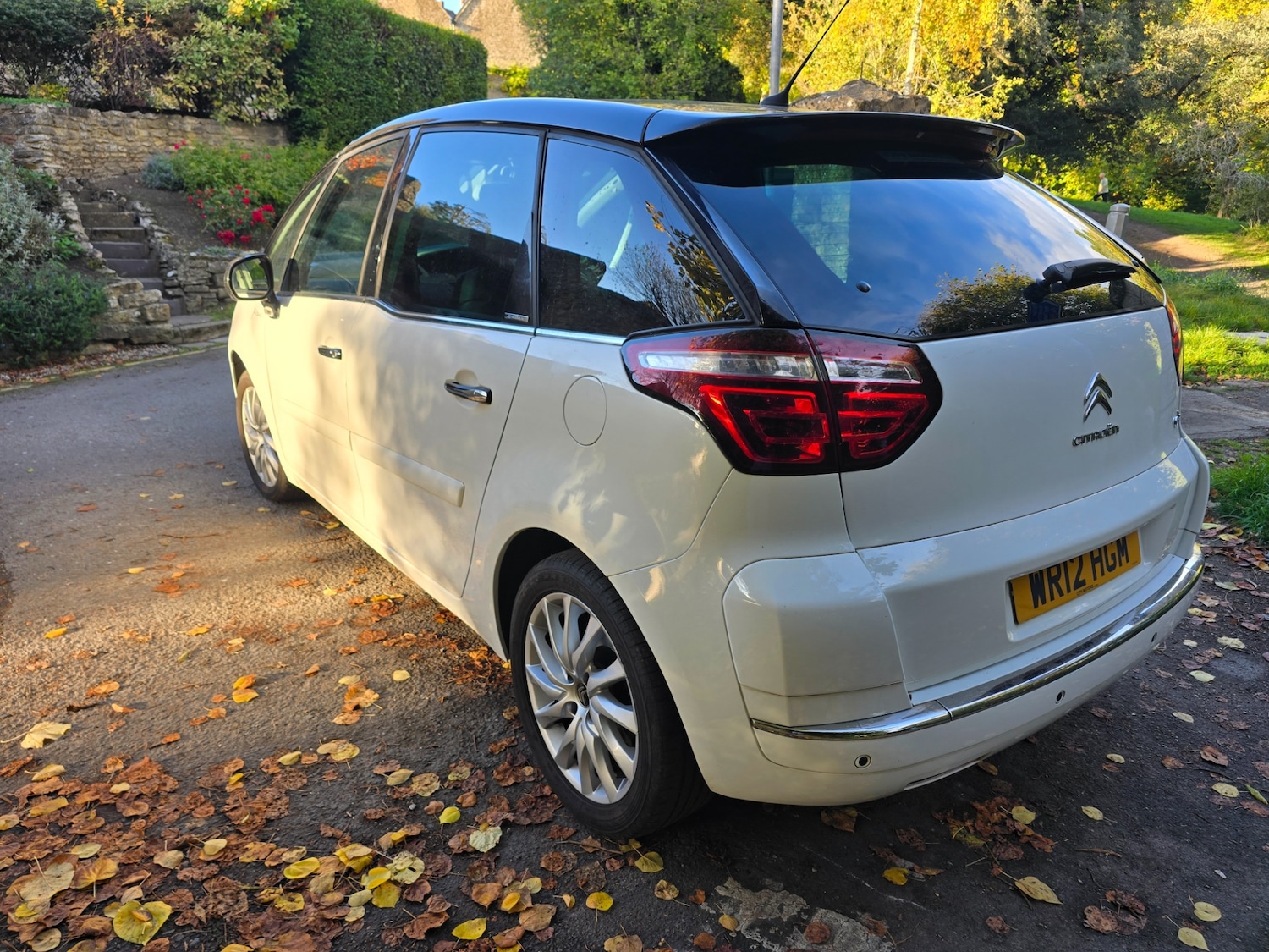 Used Citroen C4 Picasso 2012 for sale - 76297264: Photo 4