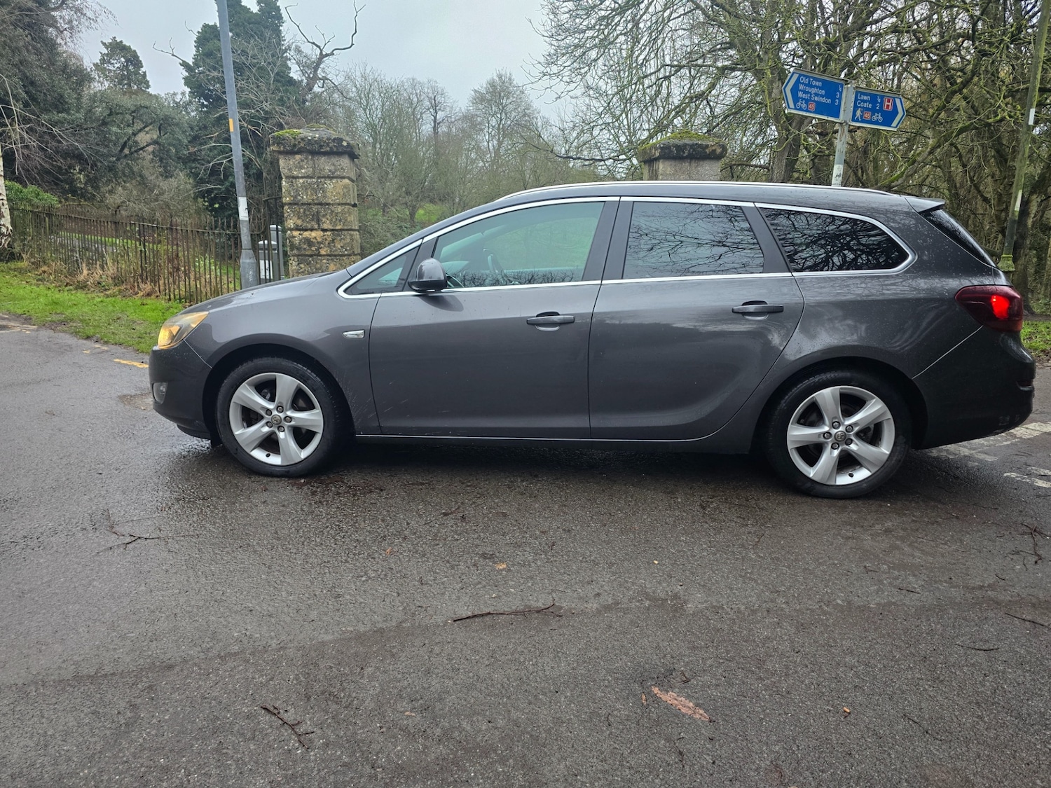 Used Vauxhall Astra 2011 for sale - 77208724: Photo 2