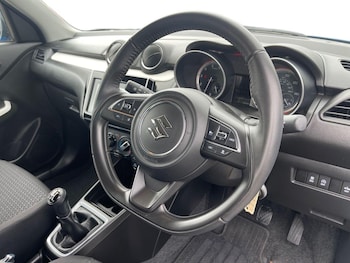 Used Suzuki Swift 2023 for sale - 76241650: Photo