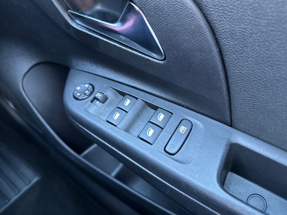 Used Vauxhall Corsa 2023 for sale - 76872820: Photo 17