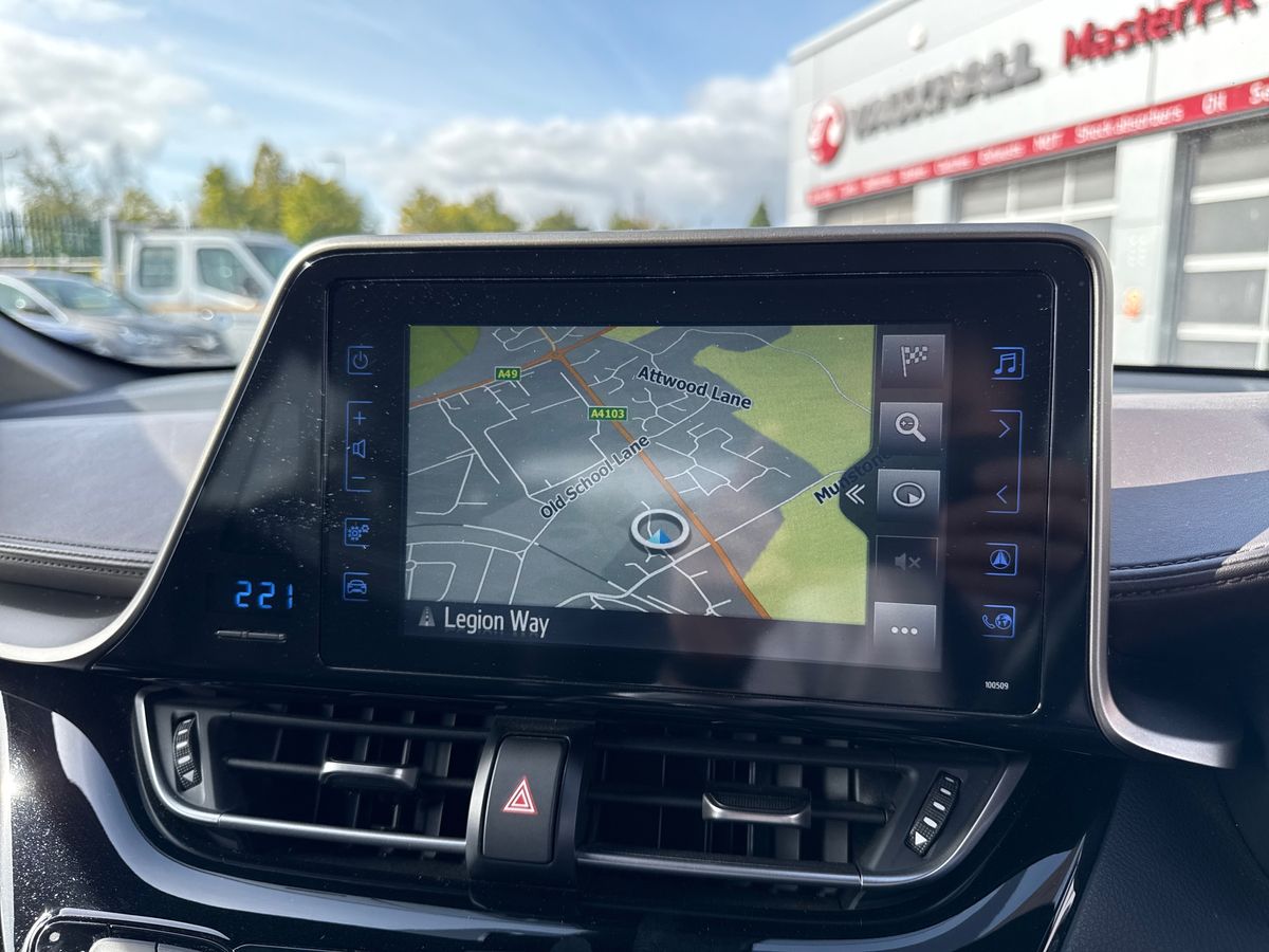 Used Toyota C-HR 2018 for sale - 76452202: Photo 19