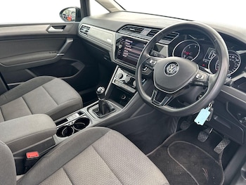 Used Volkswagen Touran 2018 for sale - 75591077: Photo