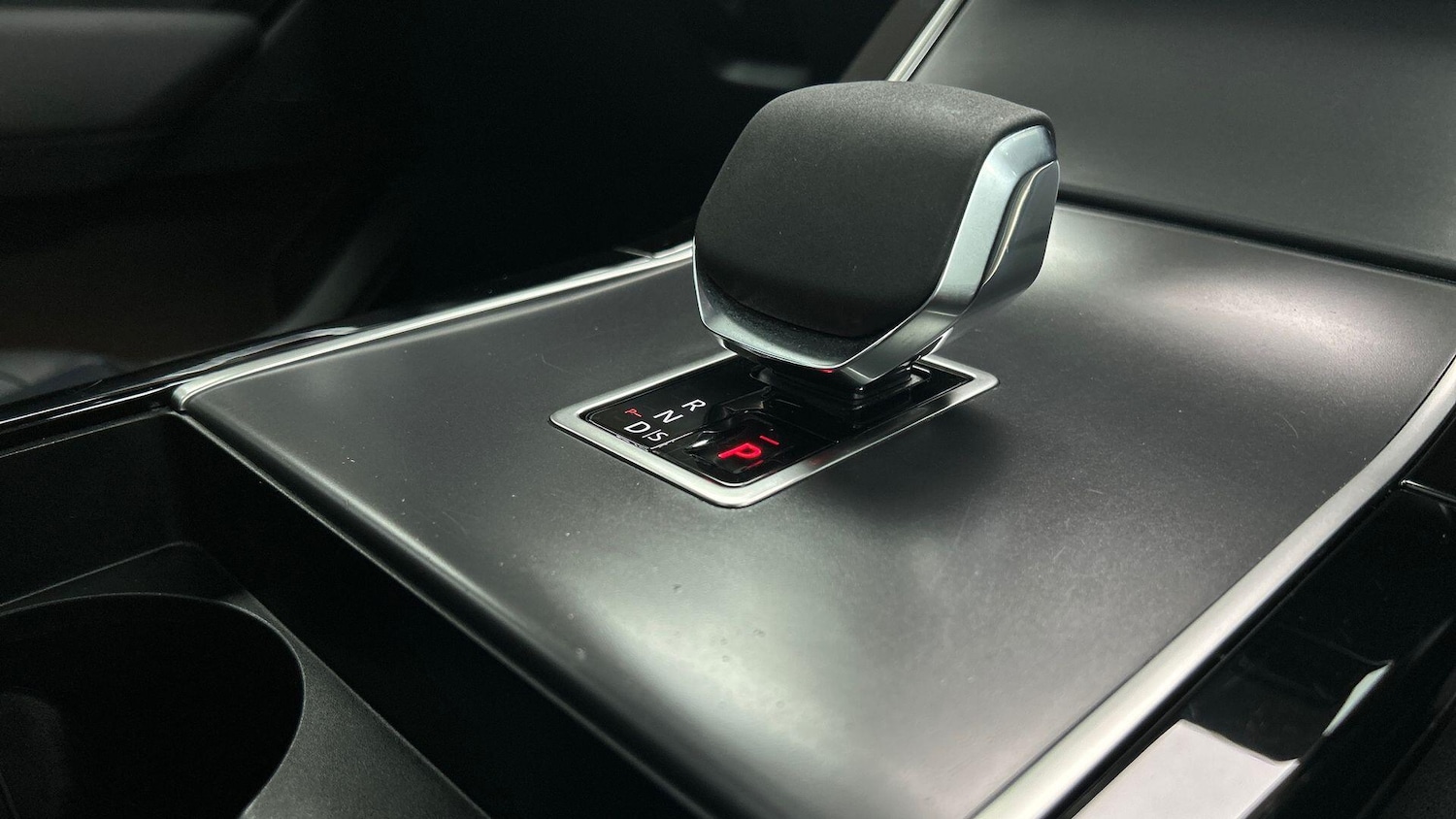 Used Land Rover Range Rover Velar 2023 for sale - 76084829: Photo 13