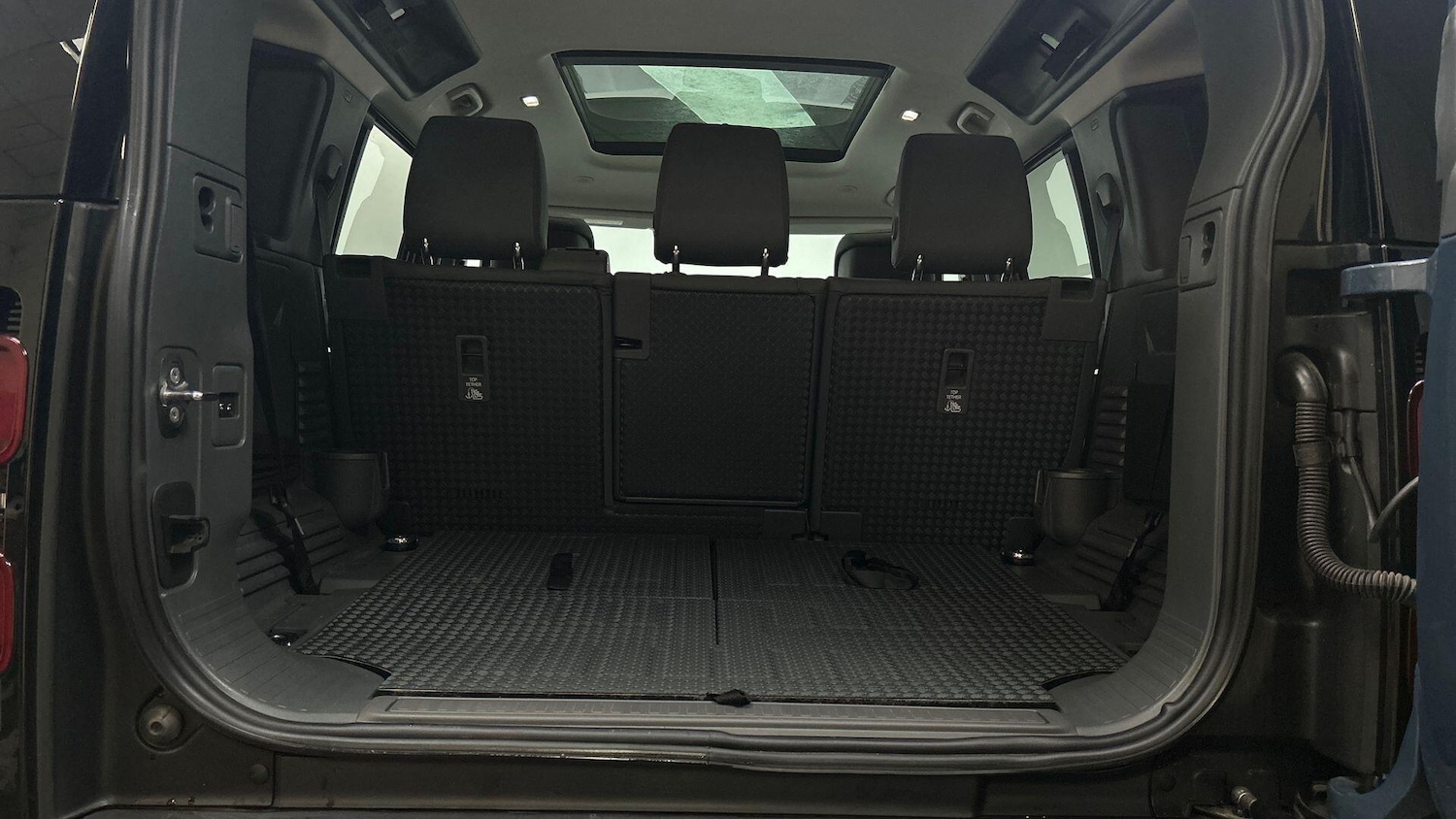 Used Land Rover Defender 2024 for sale - 76200949: Photo 10