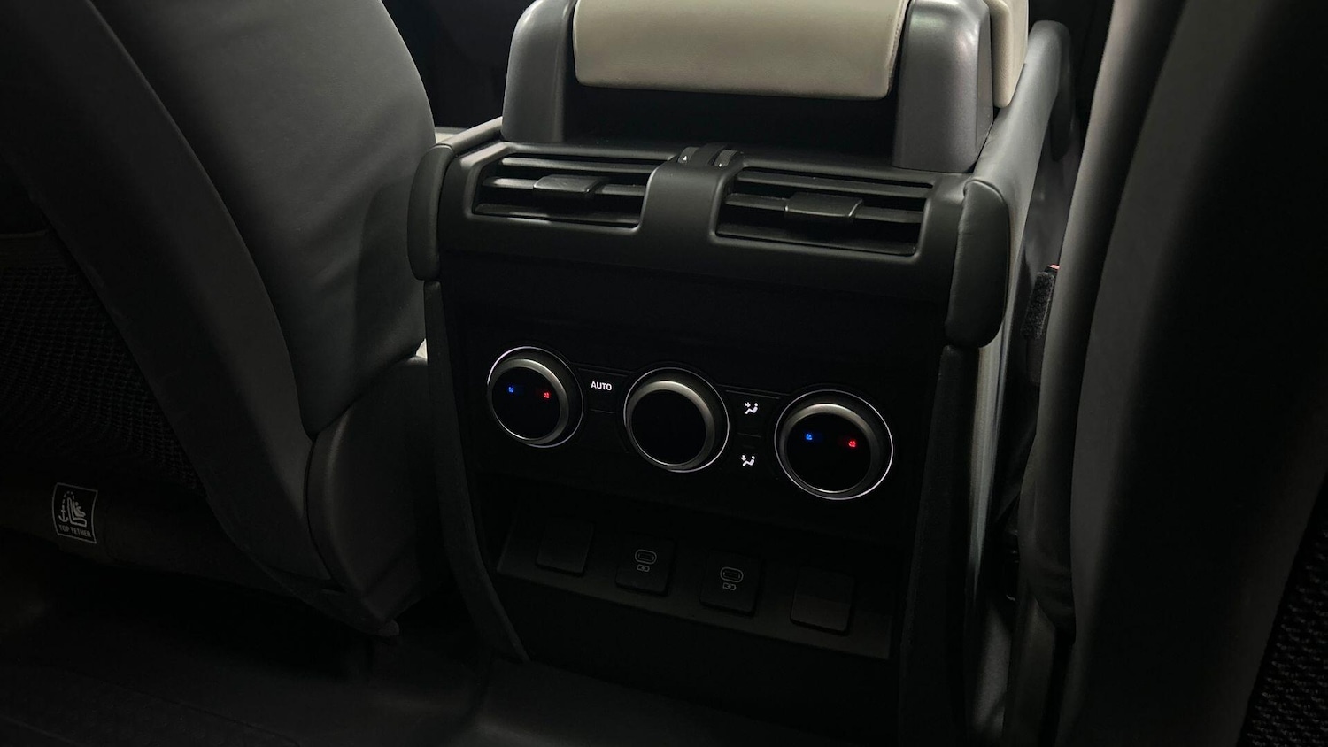 Used Land Rover Defender 2024 for sale - 76200949: Photo 18