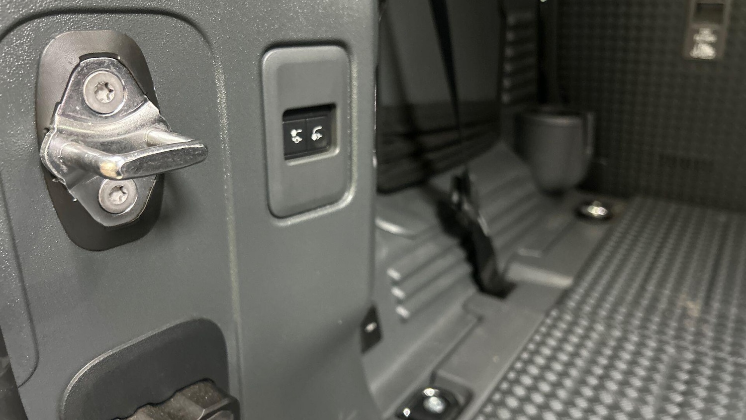 Used Land Rover Defender 2024 for sale - 76200949: Photo 26
