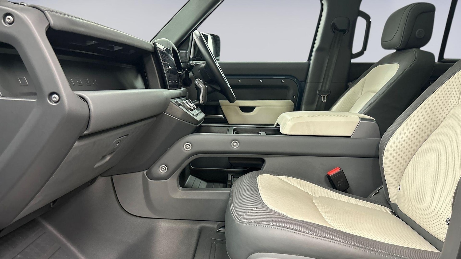 Used Land Rover Defender 2024 for sale - 76200949: Photo 3