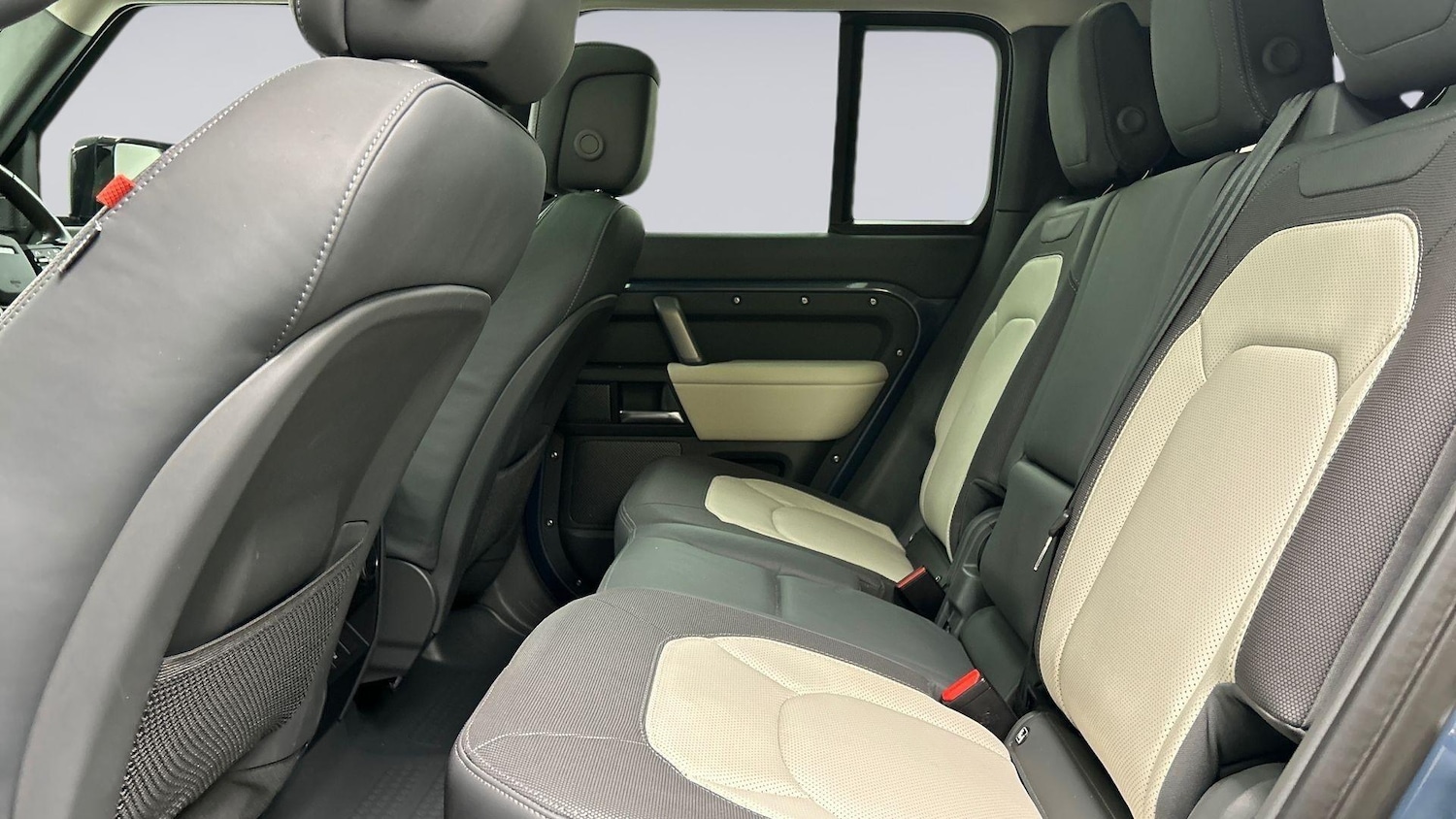 Used Land Rover Defender 2024 for sale - 76200949: Photo 4