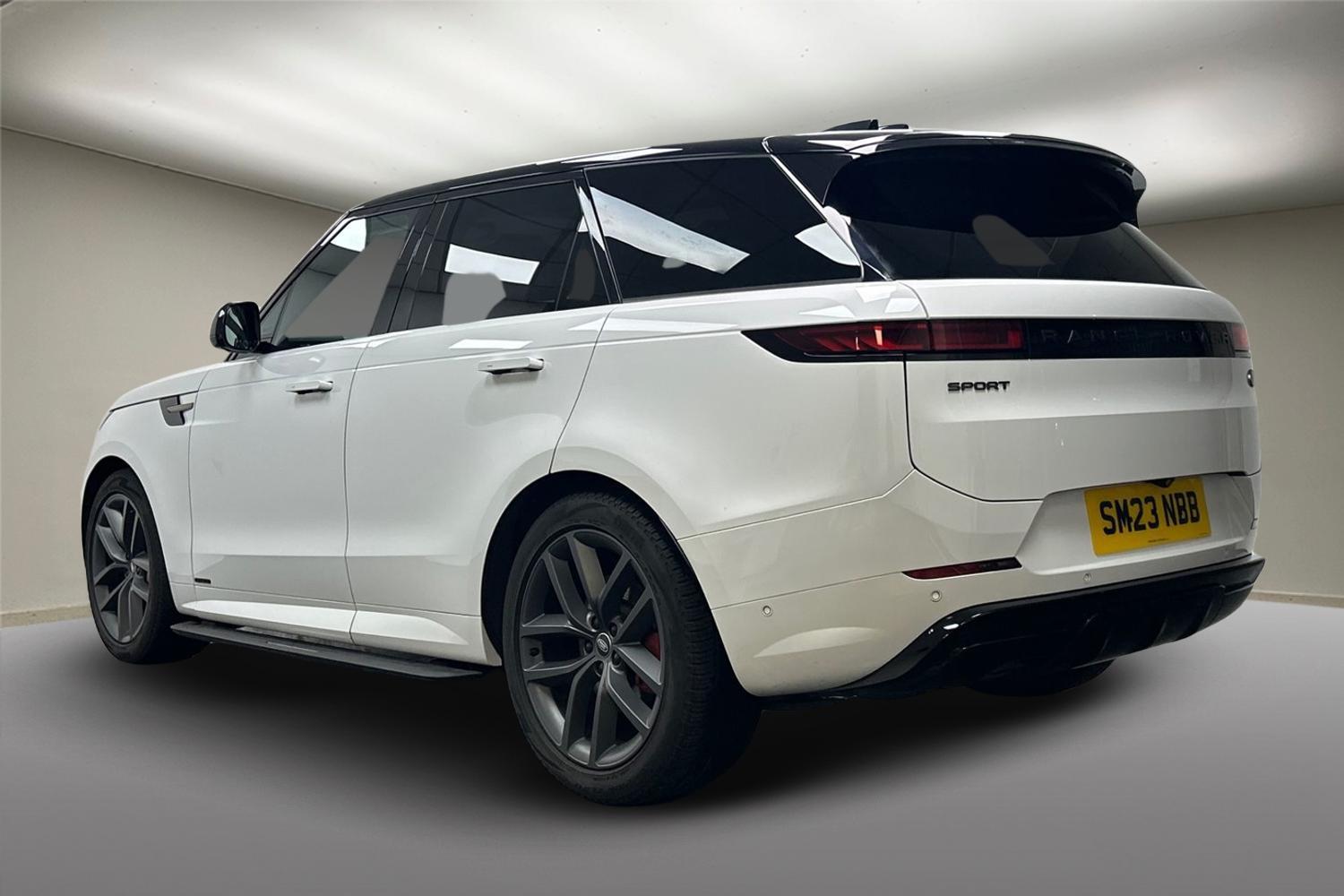 Used Land Rover Range Rover Sport 2023 for sale - 76084179: Photo 2