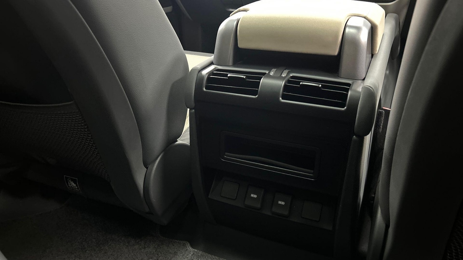 Used Land Rover Defender 110 2023 for sale - 76159063: Photo 18