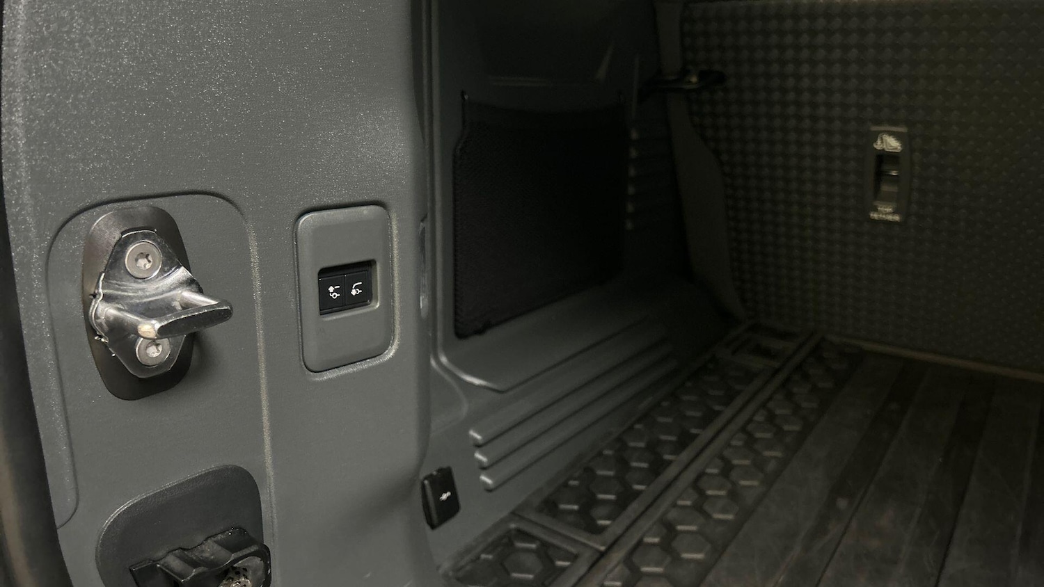 Used Land Rover Defender 110 2023 for sale - 76159063: Photo 26