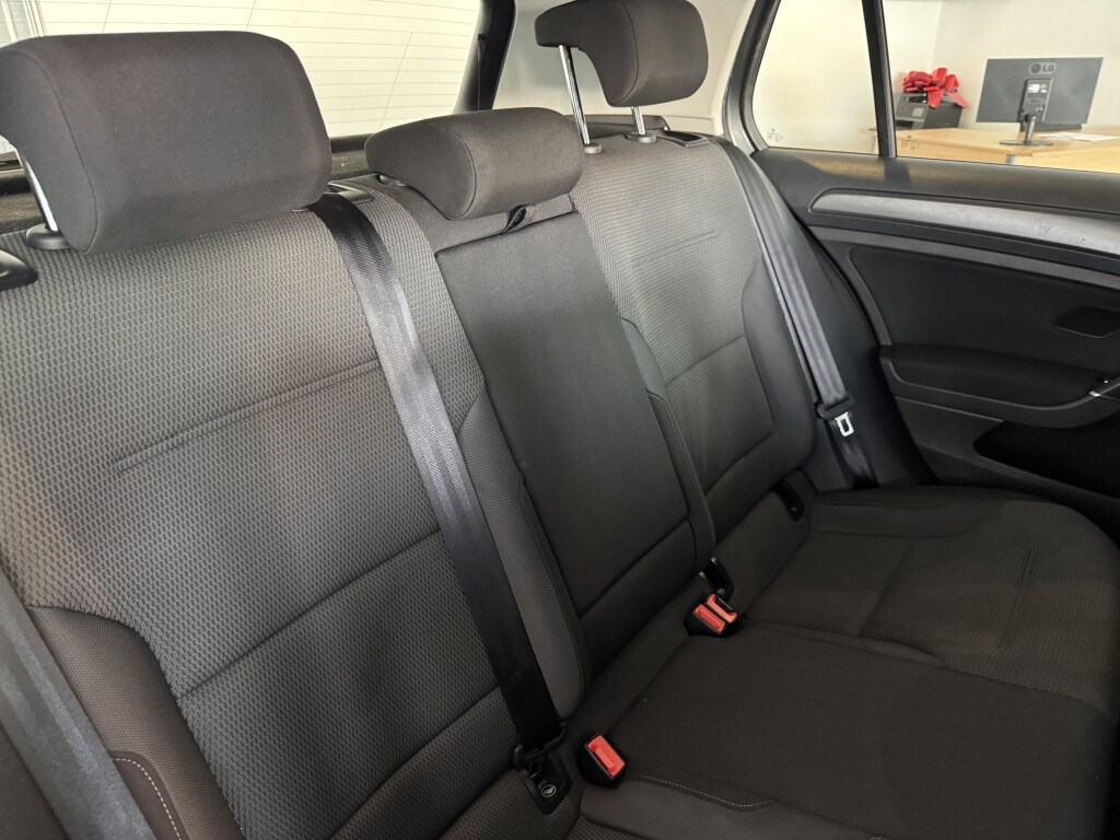 Used Volkswagen Golf 2017 for sale - 75826870: Photo 11