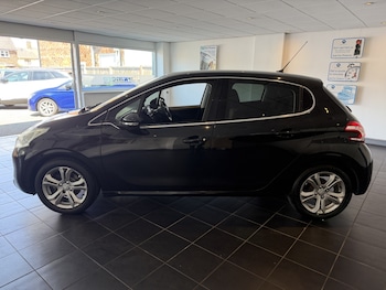 Used Peugeot 208 2015 for sale - 79164217: Photo