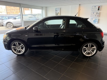 Used Audi A1 2010 for sale - 79446865: Photo