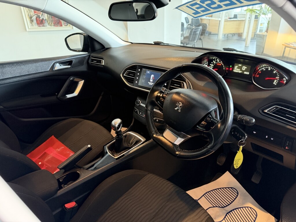 Used Peugeot 308 2015 for sale - 77556404: Photo 10