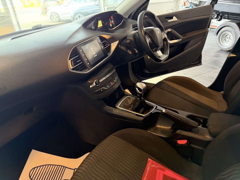 Used Peugeot 308 2015 for sale - 77556404: Photo 11