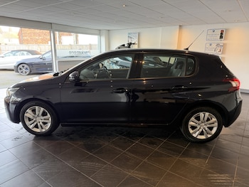 Used Peugeot 308 2015 for sale - 77556404: Photo