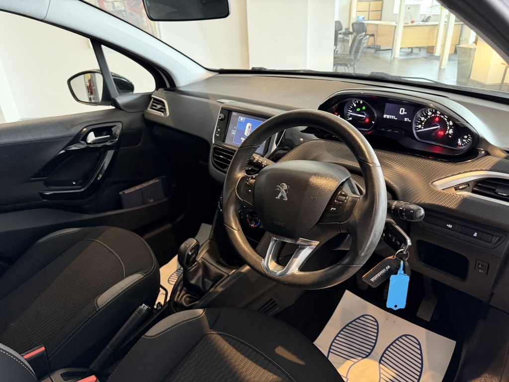 Used Peugeot 208 2016 for sale - 76174335: Photo 10