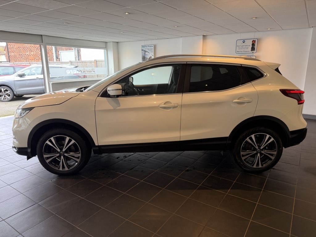 Used Nissan Qashqai 2017 for sale - 76506279: Photo 4