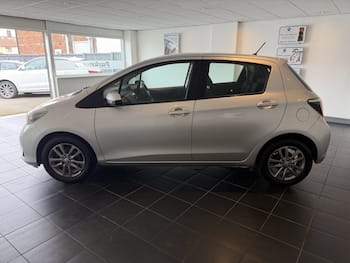 Used Toyota Yaris 2014 for sale - 79801691: Photo