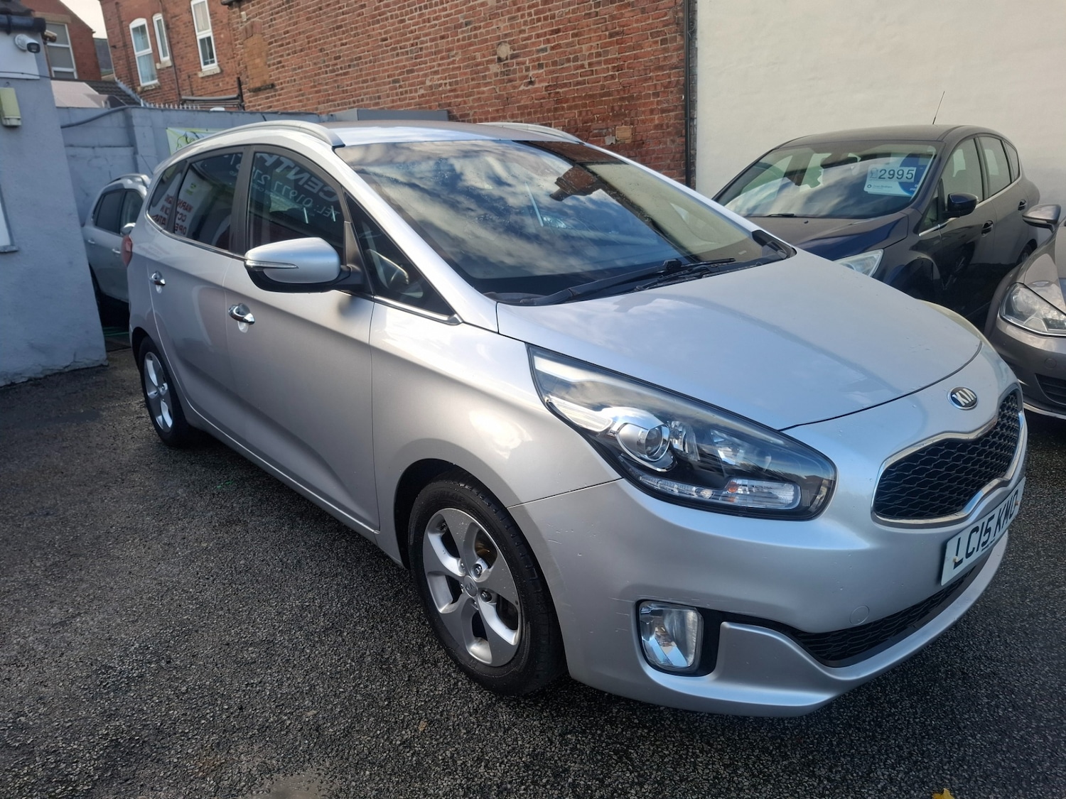 Used Kia Carens 2015 for sale - 76440062: Photo 2