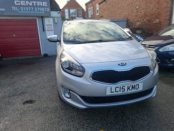 Used Kia Carens 2015 for sale - 76440062: Photo