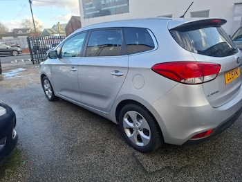 Used Kia Carens 2015 for sale - 76440062: Photo