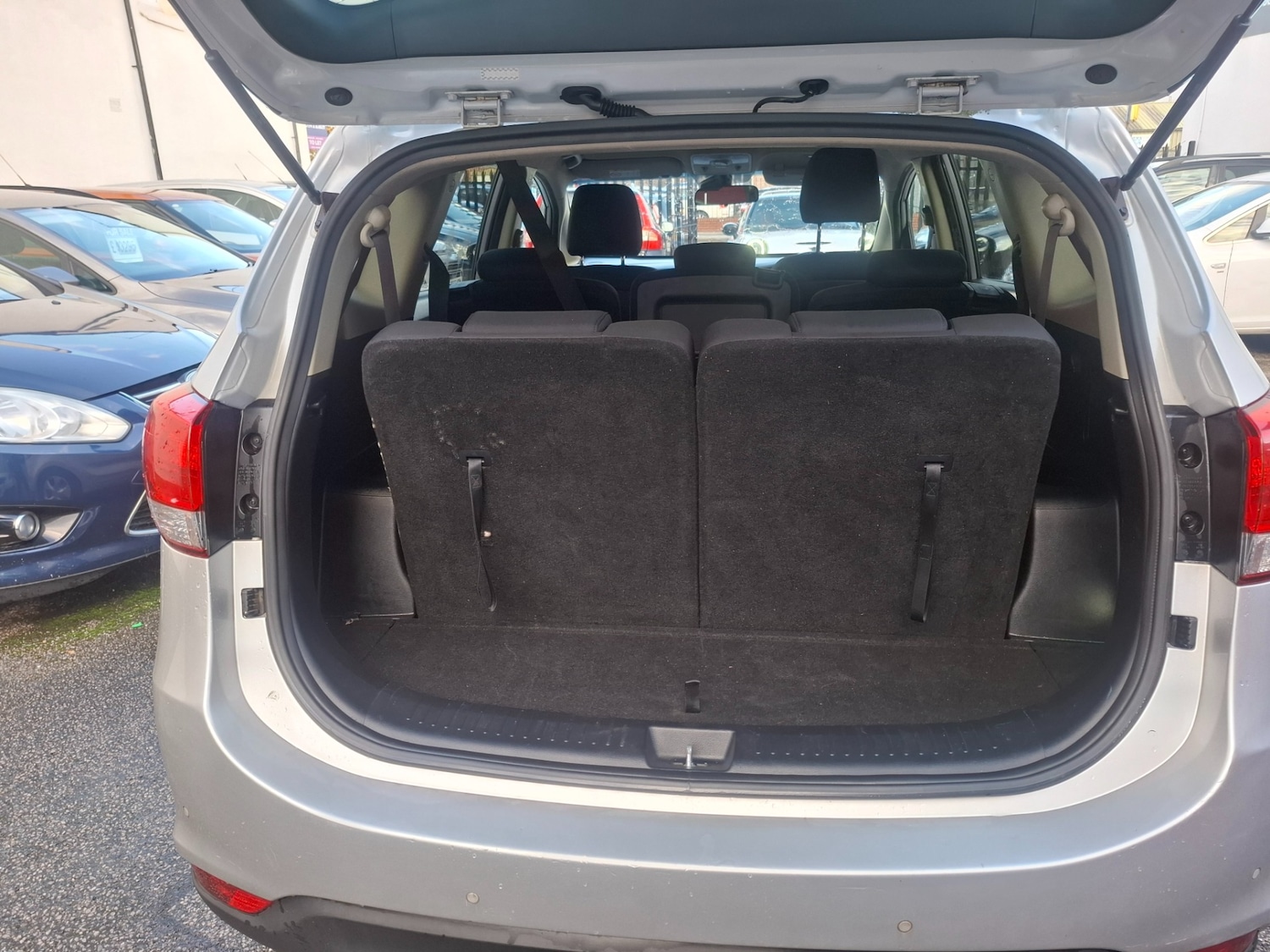 Used Kia Carens 2015 for sale - 76440062: Photo 6