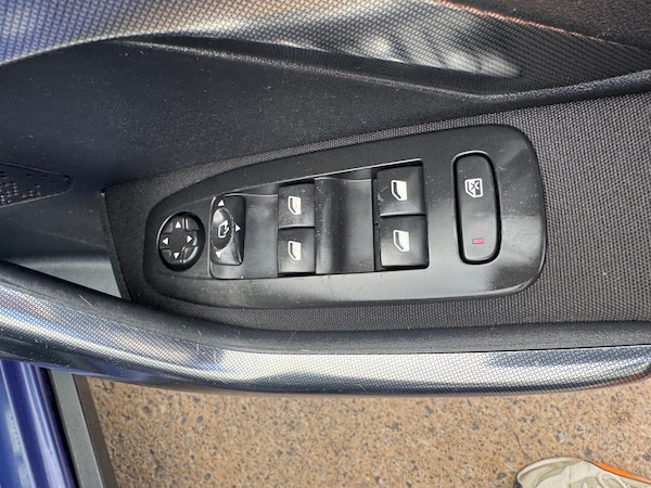 Used Peugeot 2008 2015 for sale - 75546112: Photo 10