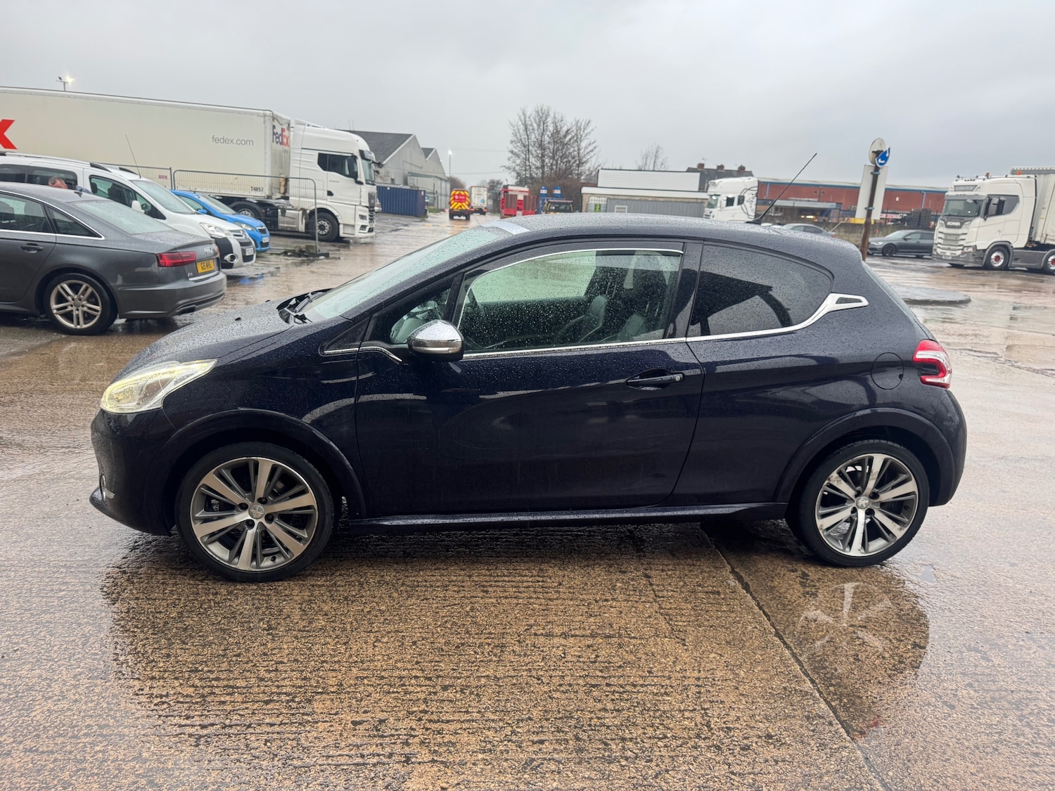 Used Peugeot 208 2014 for sale - 76945630: Photo 3