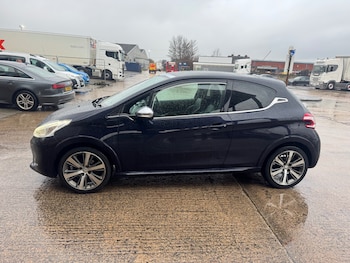 Used Peugeot 208 2014 for sale - 76945630: Photo