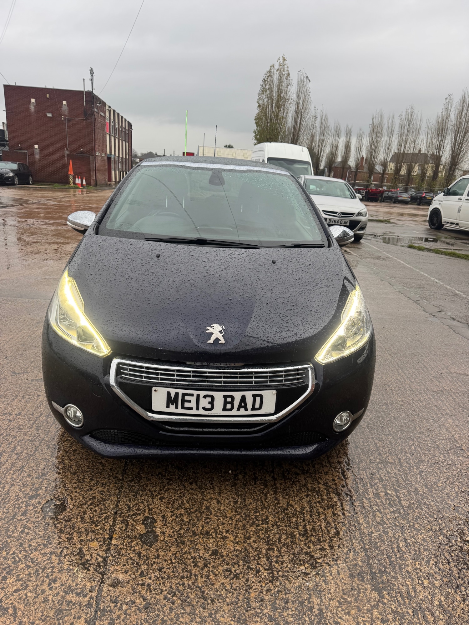 Used Peugeot 208 2014 for sale - 76945630: Photo 4