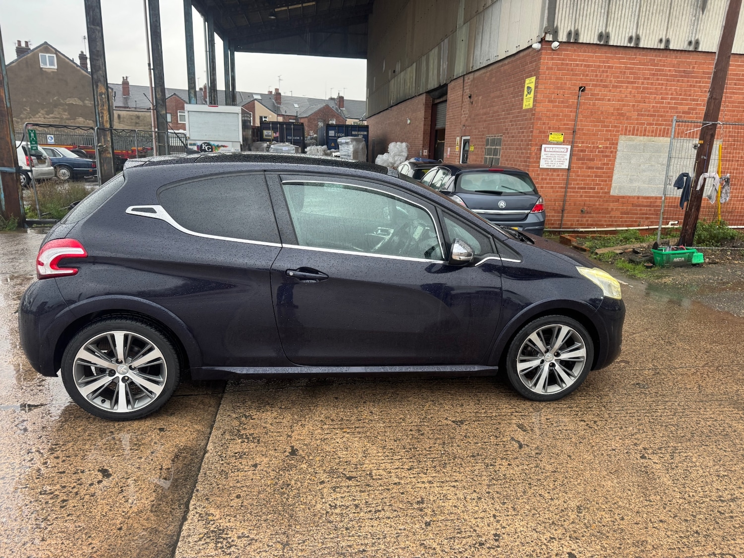 Used Peugeot 208 2014 for sale - 76945630: Photo 8