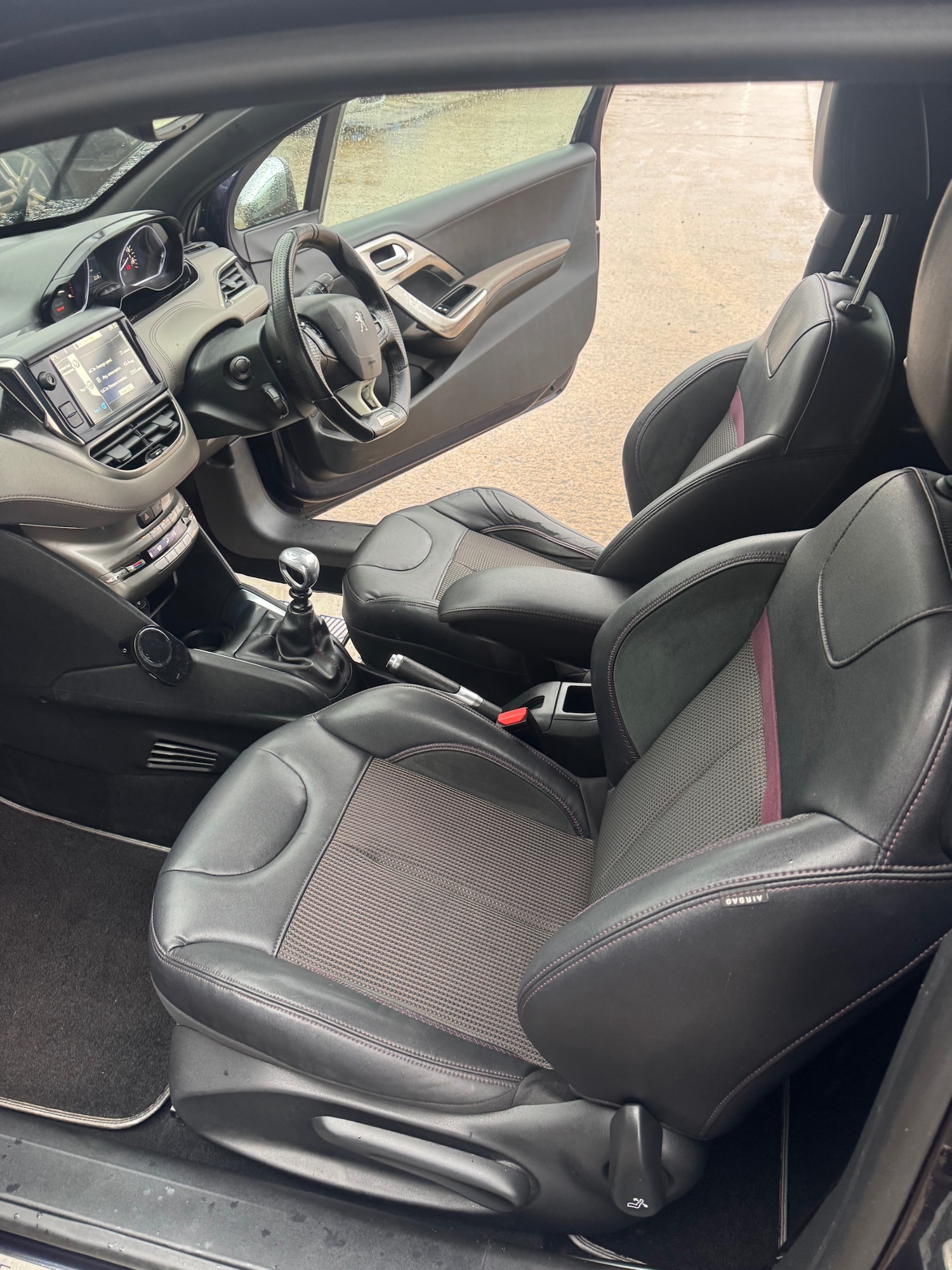 Used Peugeot 208 2014 for sale - 76945630: Photo 9