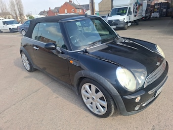Used MINI Convertible 2005 for sale - 77946673: Photo