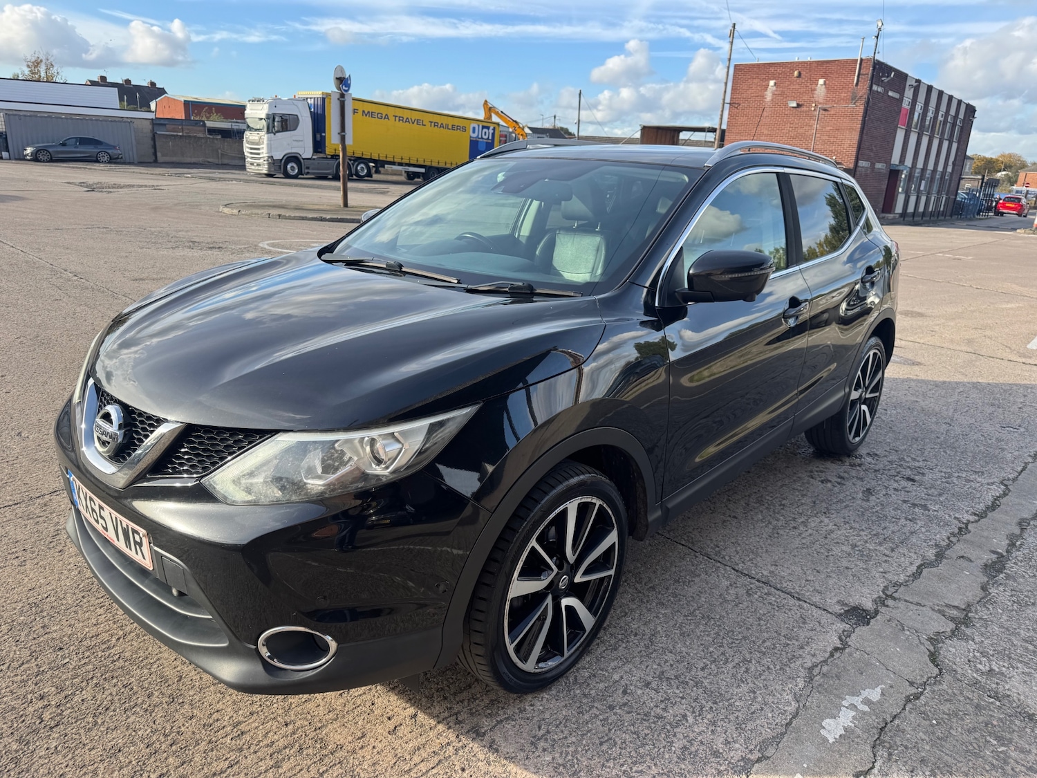 Used Nissan Qashqai 2015 for sale - 76404985: Photo 2