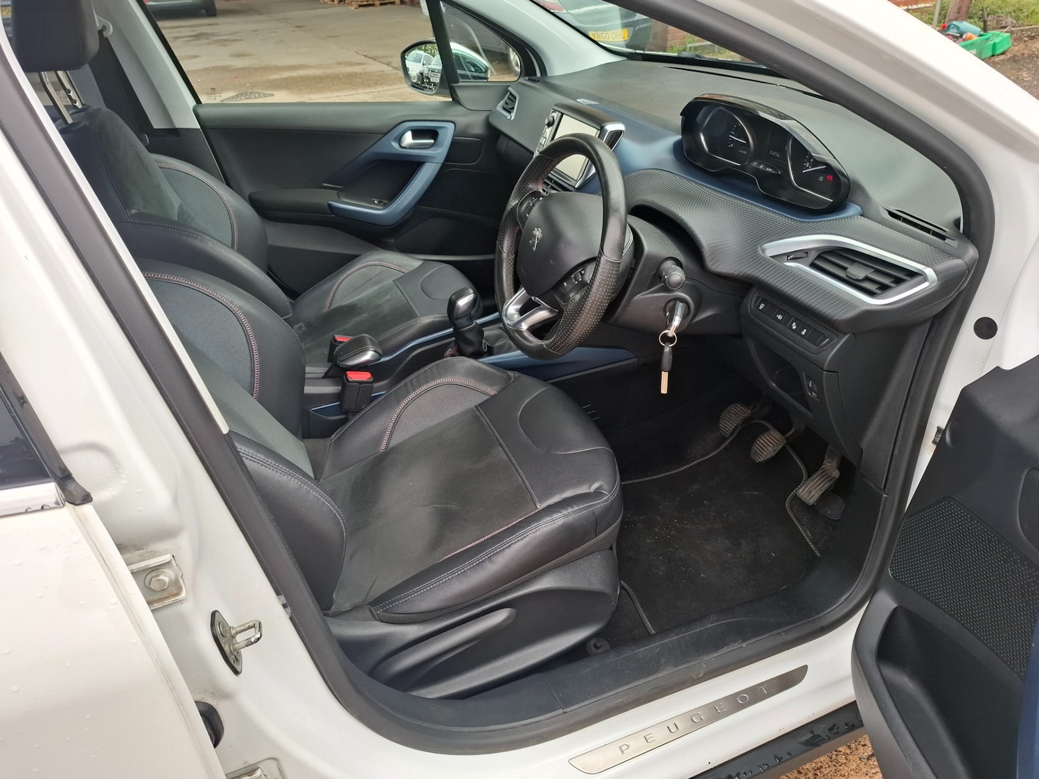 Used Peugeot 2008 2014 for sale - 76320759: Photo 11