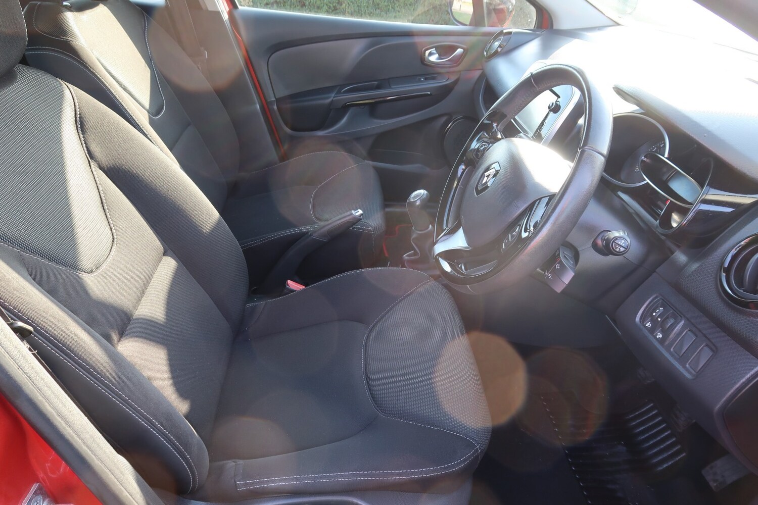 Used Renault Clio 2015 for sale - 77729576: Photo 22