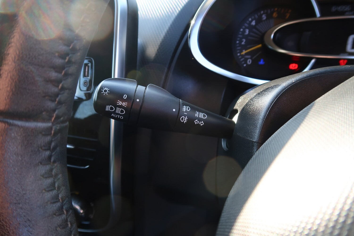 Used Renault Clio 2015 for sale - 77729576: Photo 44