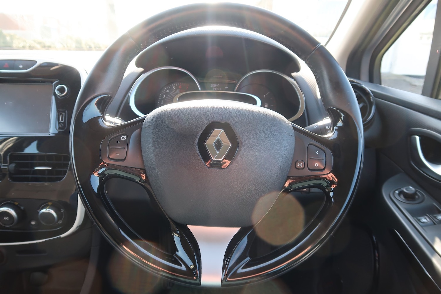 Used Renault Clio 2016 for sale - 77807114: Photo 51